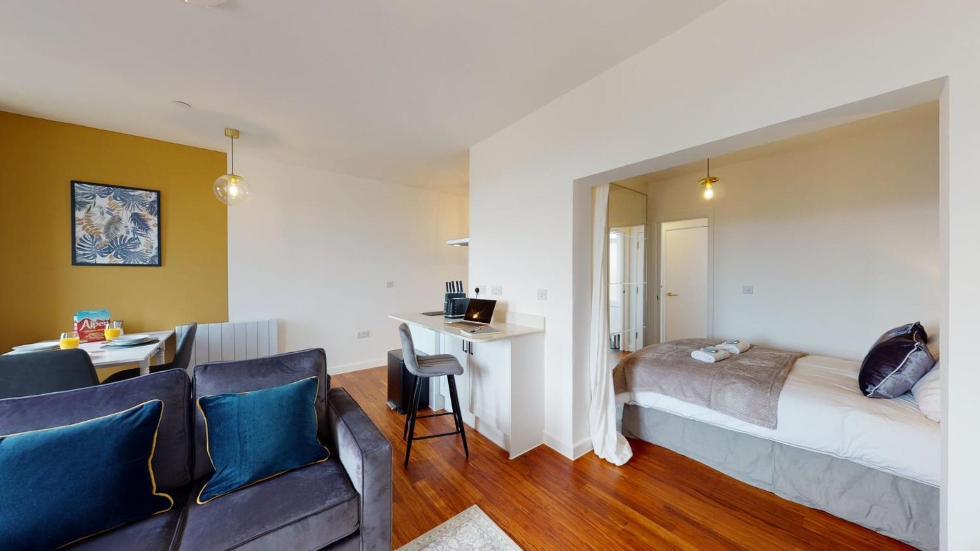 Studio Apartment With 65" Smart Tv Ньюпорт Экстерьер фото