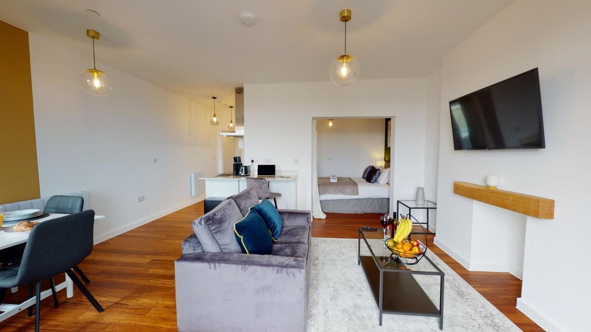 Studio Apartment With 65" Smart Tv Ньюпорт Экстерьер фото