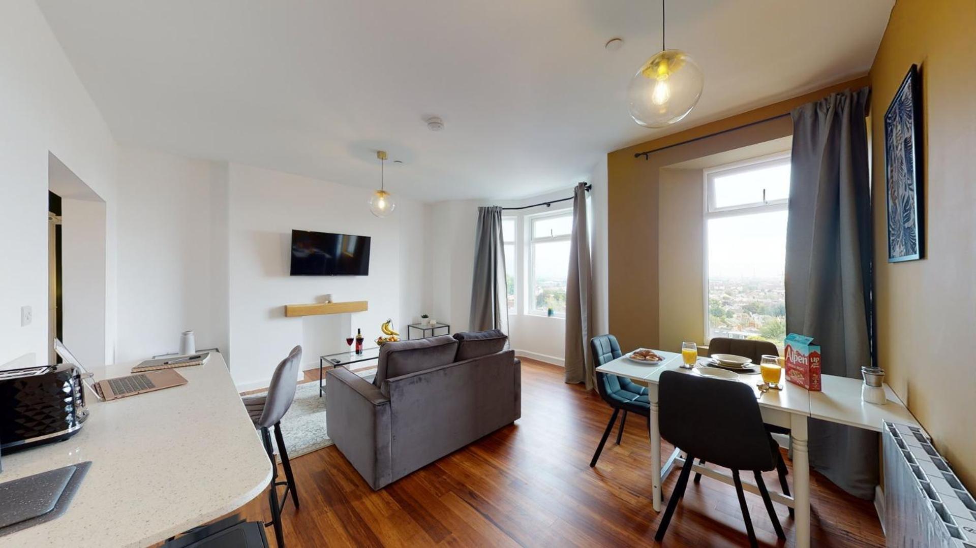 Studio Apartment With 65" Smart Tv Ньюпорт Экстерьер фото
