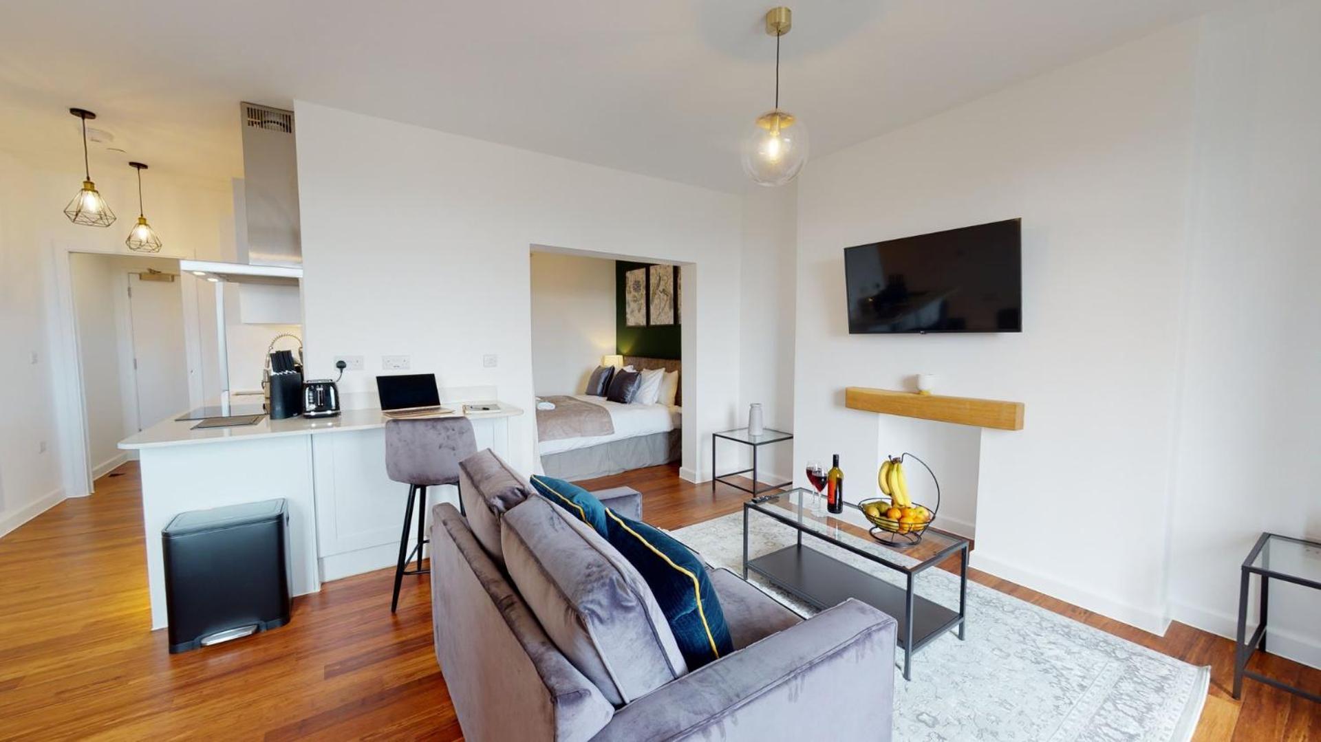 Studio Apartment With 65" Smart Tv Ньюпорт Экстерьер фото