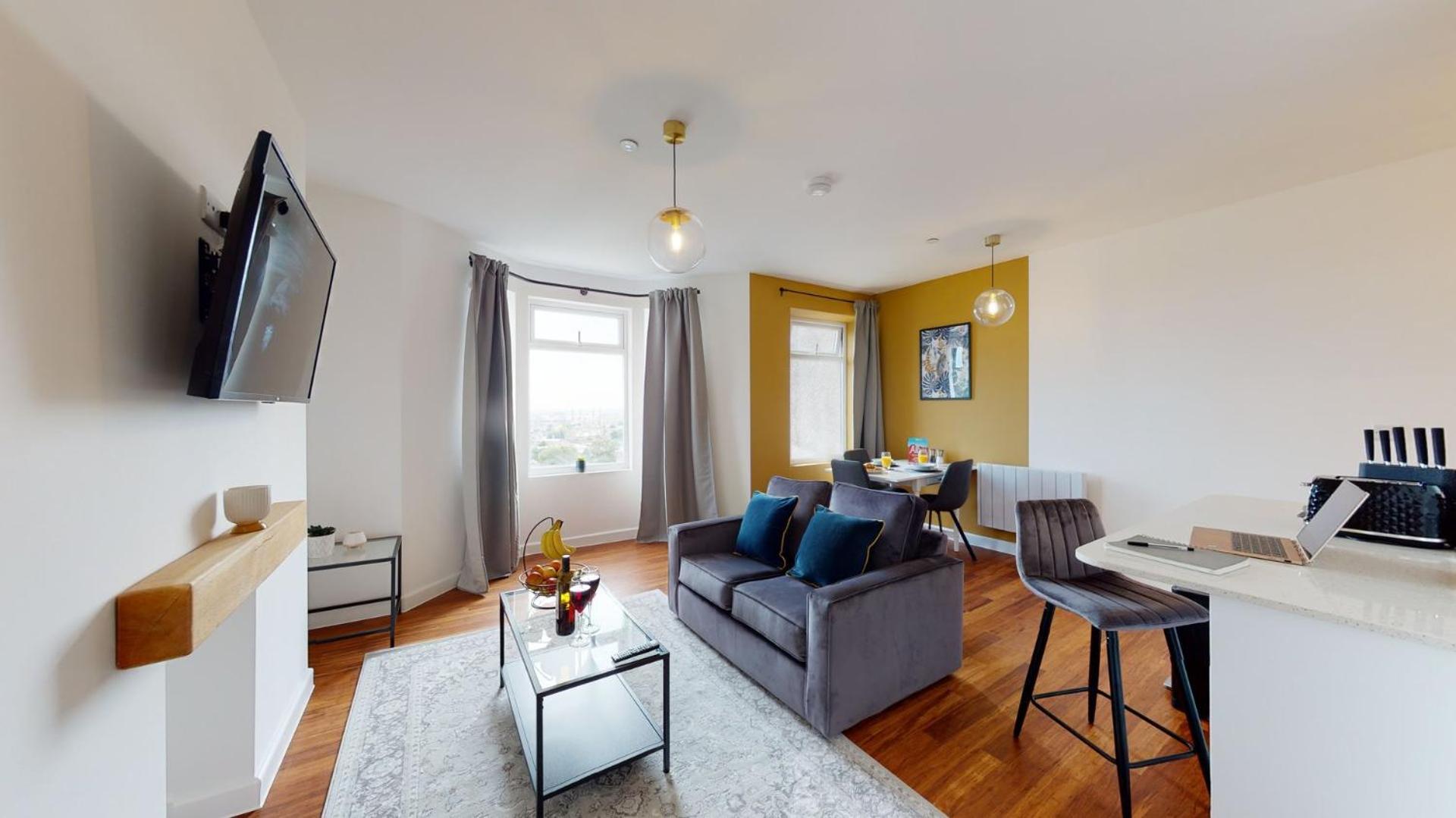 Studio Apartment With 65" Smart Tv Ньюпорт Экстерьер фото