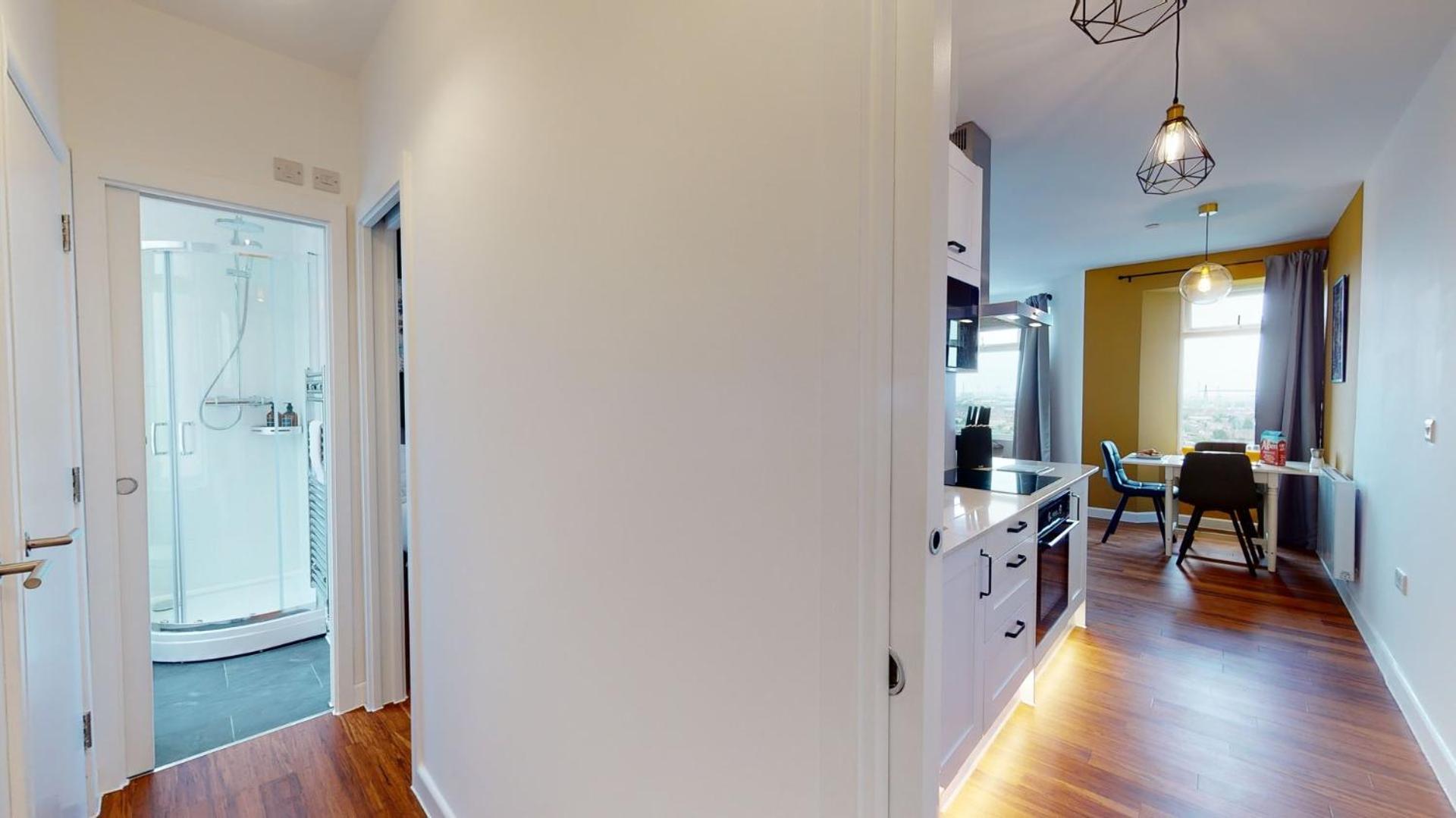 Studio Apartment With 65" Smart Tv Ньюпорт Экстерьер фото