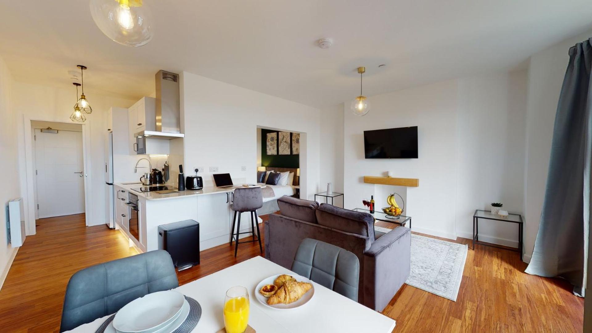 Studio Apartment With 65" Smart Tv Ньюпорт Экстерьер фото